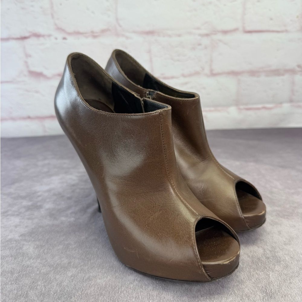 Fendi Peep Toe Brown Leather Heeled Zip Booties 38.5
